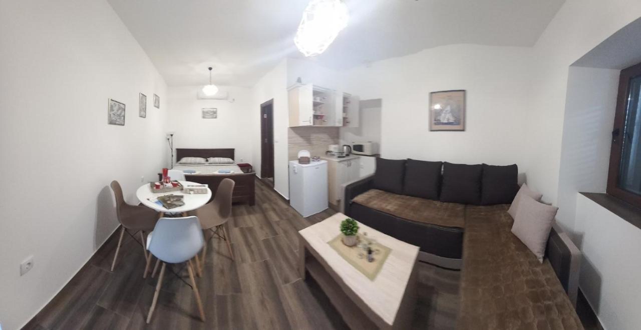 Aleksa Guest House Cetinje Bagian luar foto